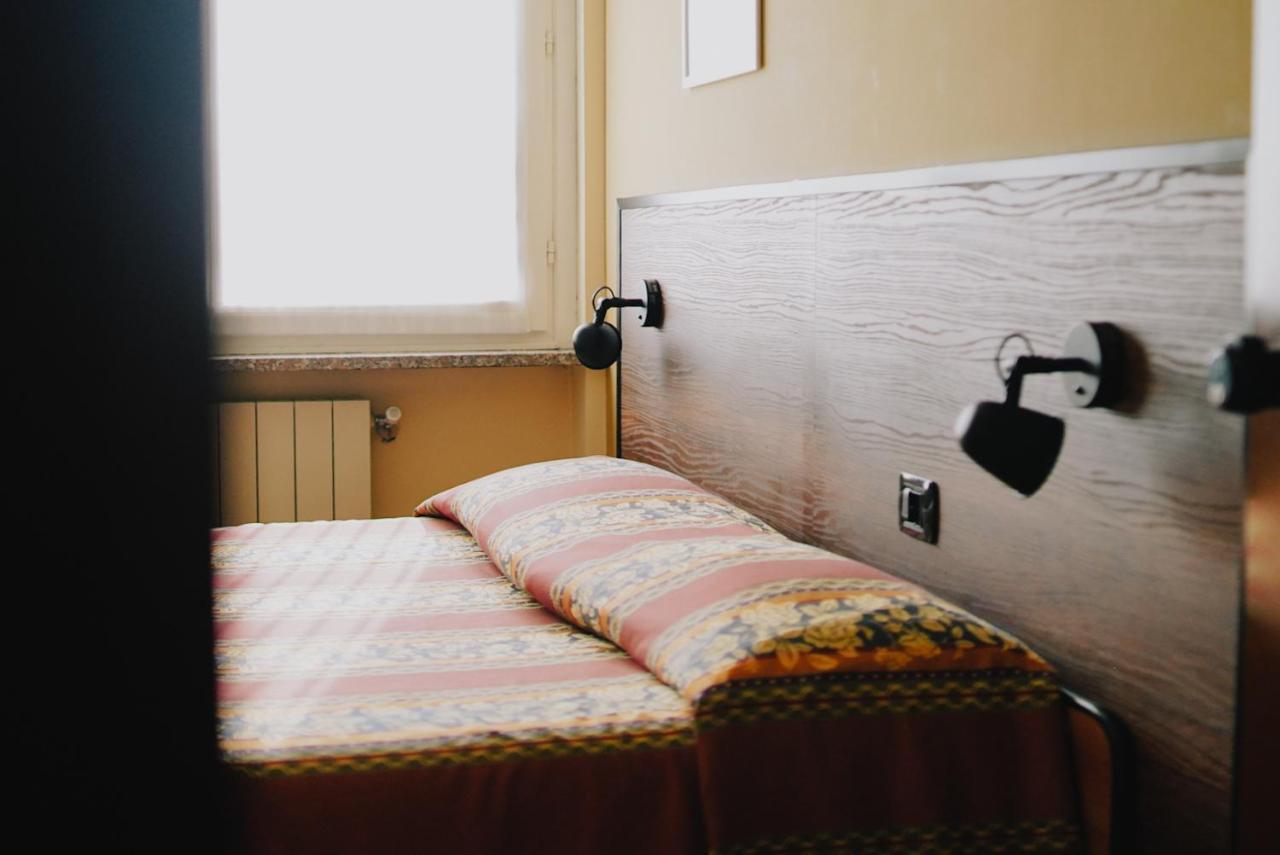 Locanda La Castellana Castello d'Agogna エクステリア 写真
