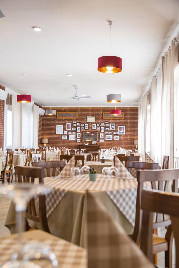 Locanda La Castellana Castello d'Agogna エクステリア 写真